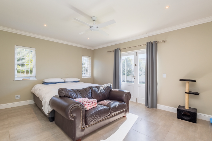 4 Bedroom Property for Sale in Whale Rock Western Cape